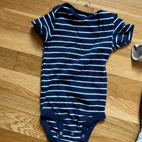 18 month short sleeve bodysuit bundle - Picture 6 of 6